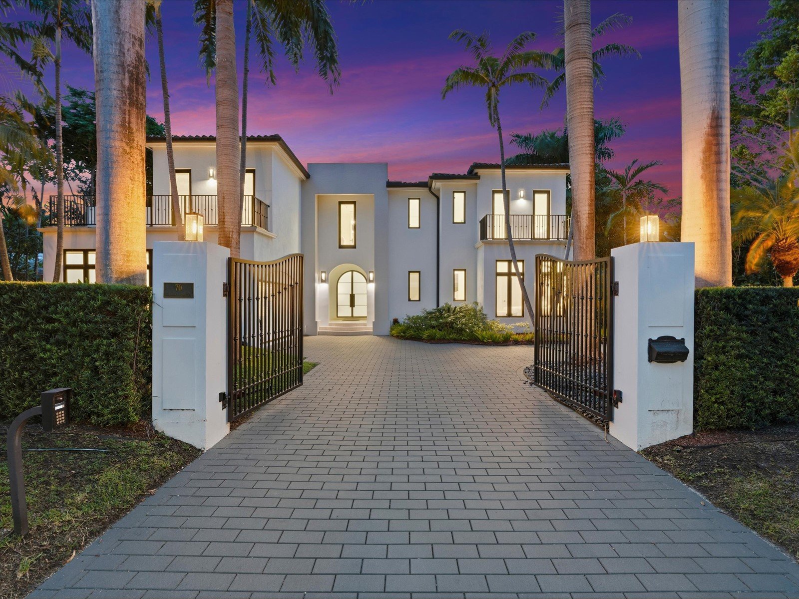 70 Camden Dr, Bal Harbour