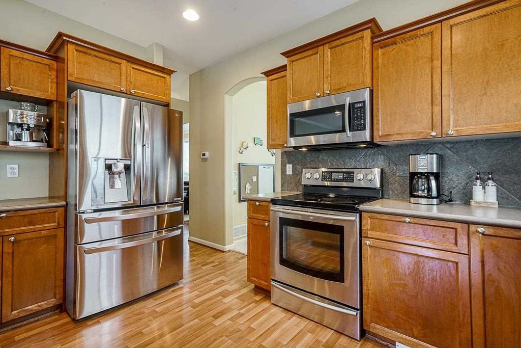 18938 70 Ave