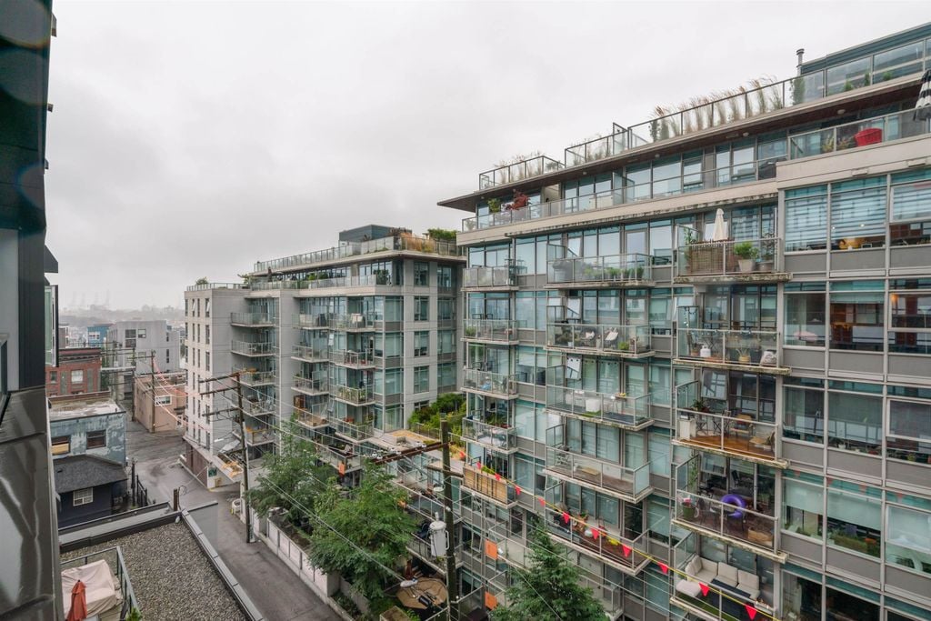 209 E 7th Ave, #607