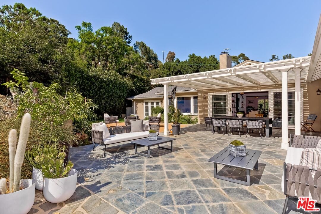2277 Betty Ln