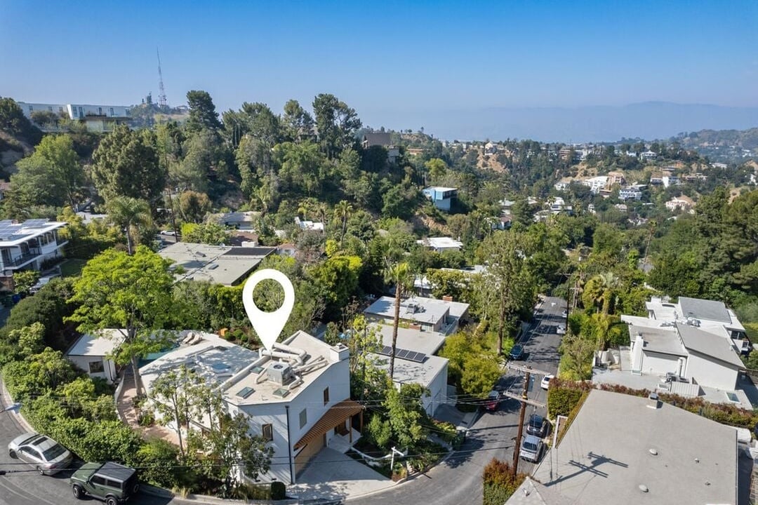 Sunset Crest Dr, 90046