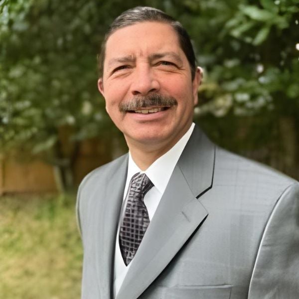 Luis Cruz Annandale, VA Real Estate Agent Headshot