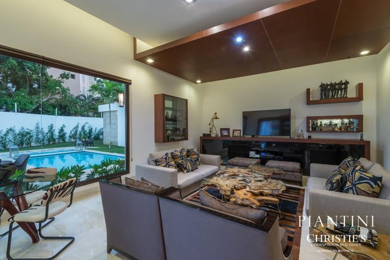 Casa Strata, Los Cacicazgos