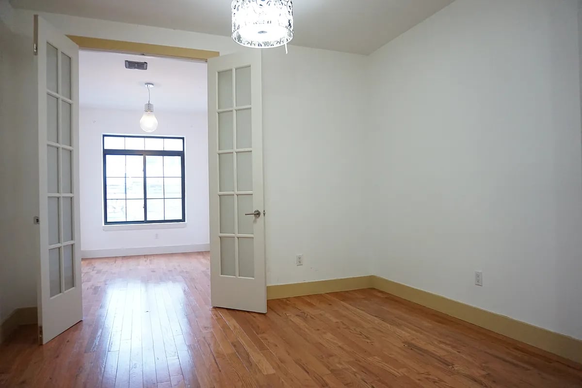 218 Boerum St 2R