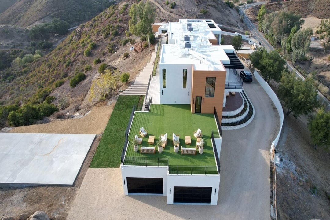 Mulholland Hwy, 90265