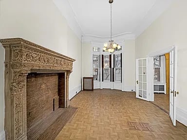 11 W 74th St