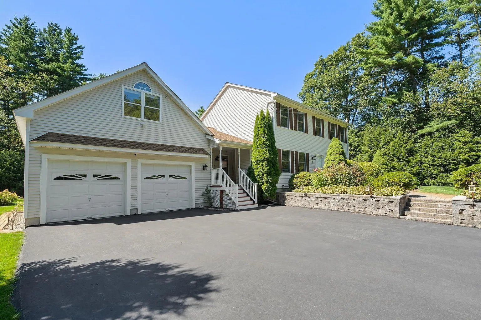2 Brookside Ln