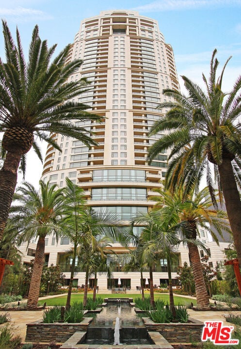 1 W Century Dr #5C