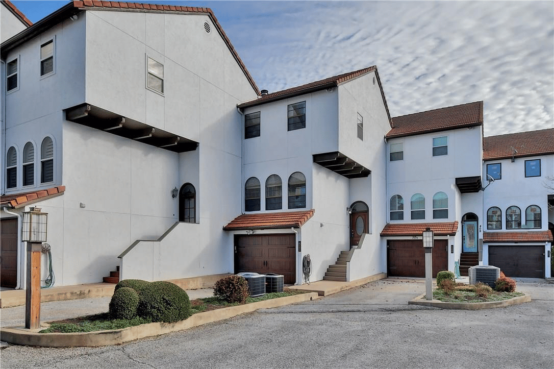 411 North Horseshoe Blvd