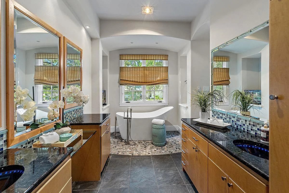 2409 Pemberton Pl