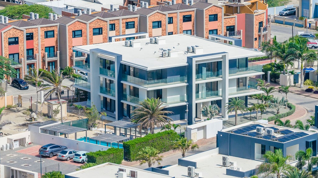 Arashi Boutique Condominiums 