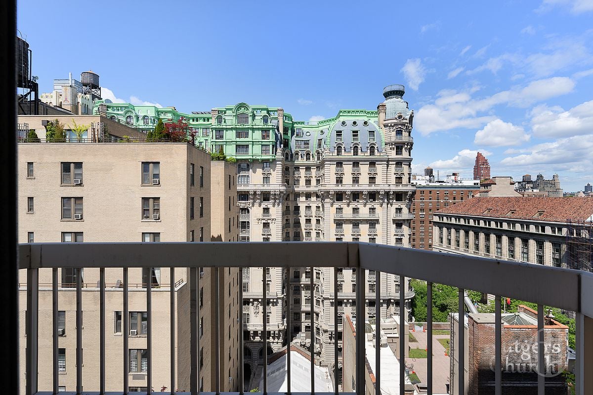 201 W 72nd Street 16E