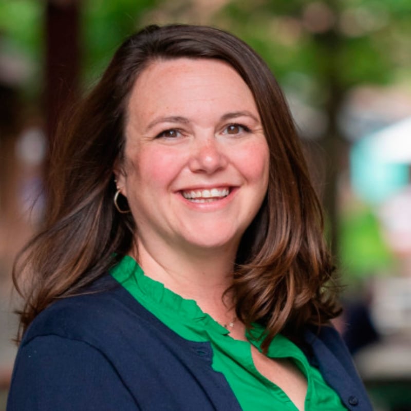 Kristen Neal North Carolina Real Estate Agent Headshot