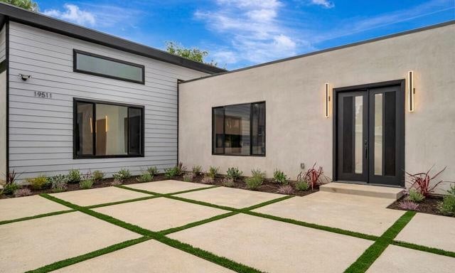 19513-19515 Cantara St