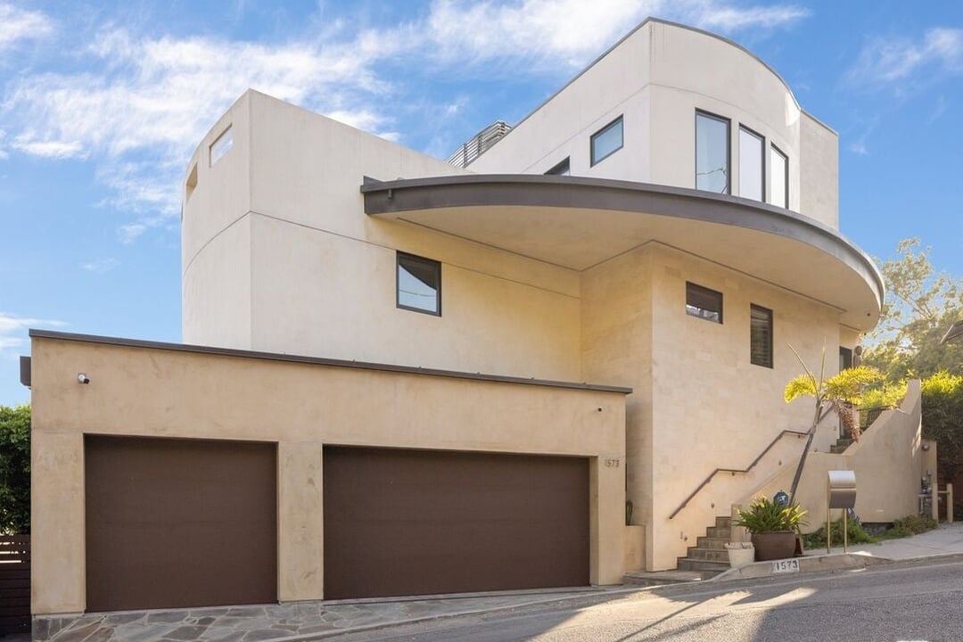 Aria Manor, Sunset Plaza Dr, 90069