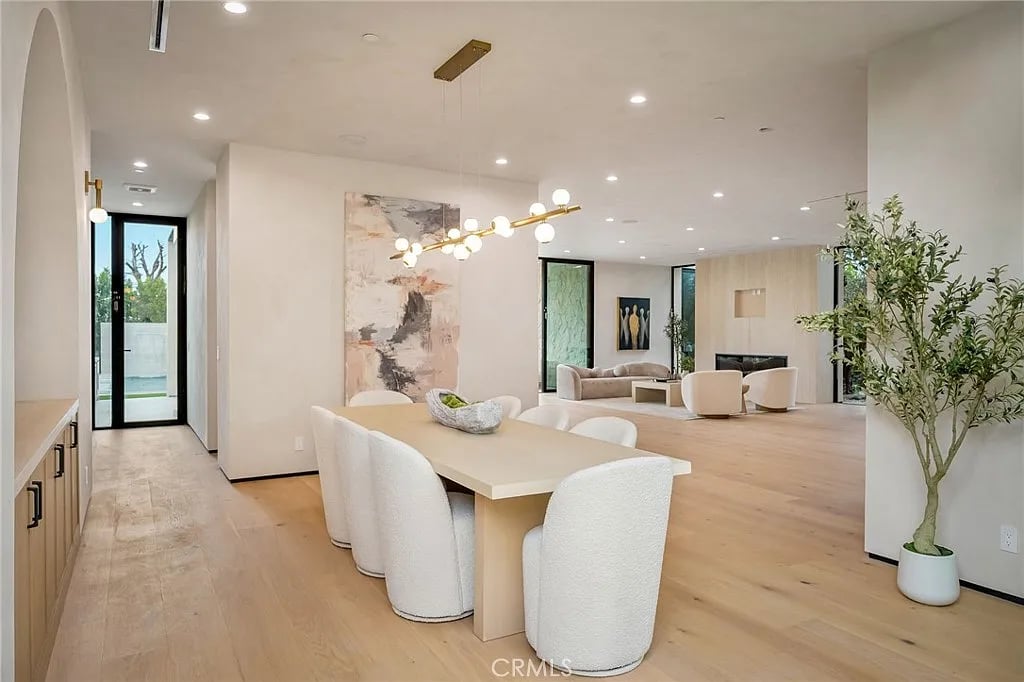 15447 Huston St