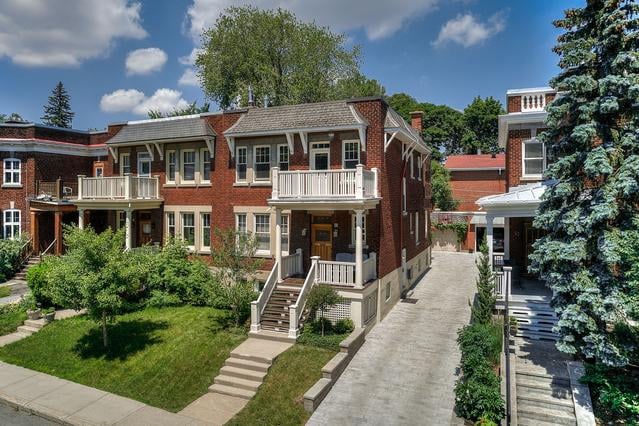 Outremont | Timeless elegance facing Vimy Park