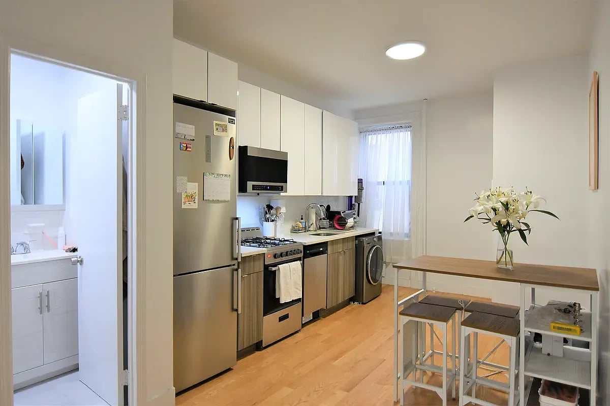 265 W 19th St, #4S