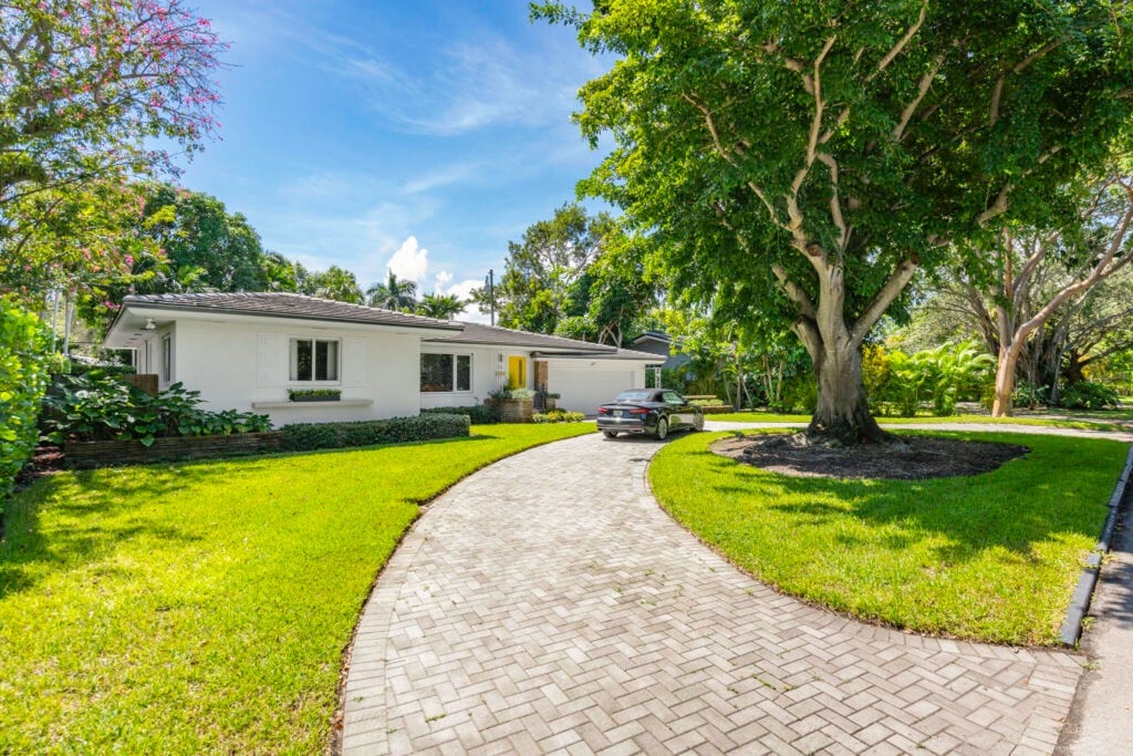 Miami Shores Stunner Lists by Daniel Falcon