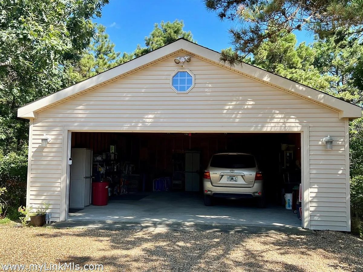 137 Charles Neck Way