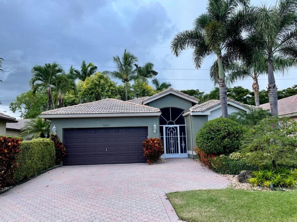 10271 Utopia Circle W