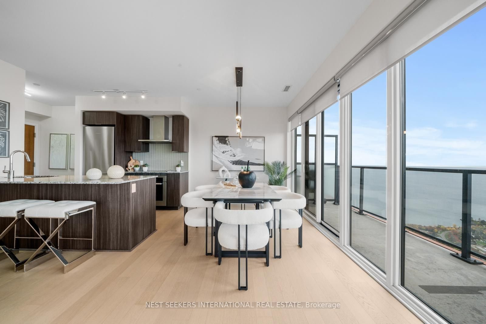 LUXURY AT SKYTOWER 