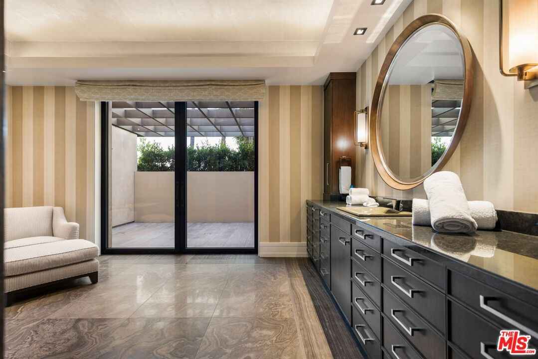 Crown Chateau 