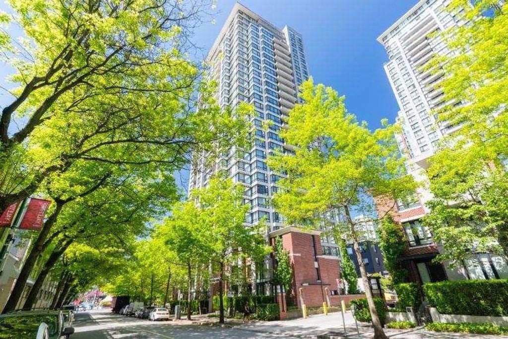 977 Mainland Street, #306