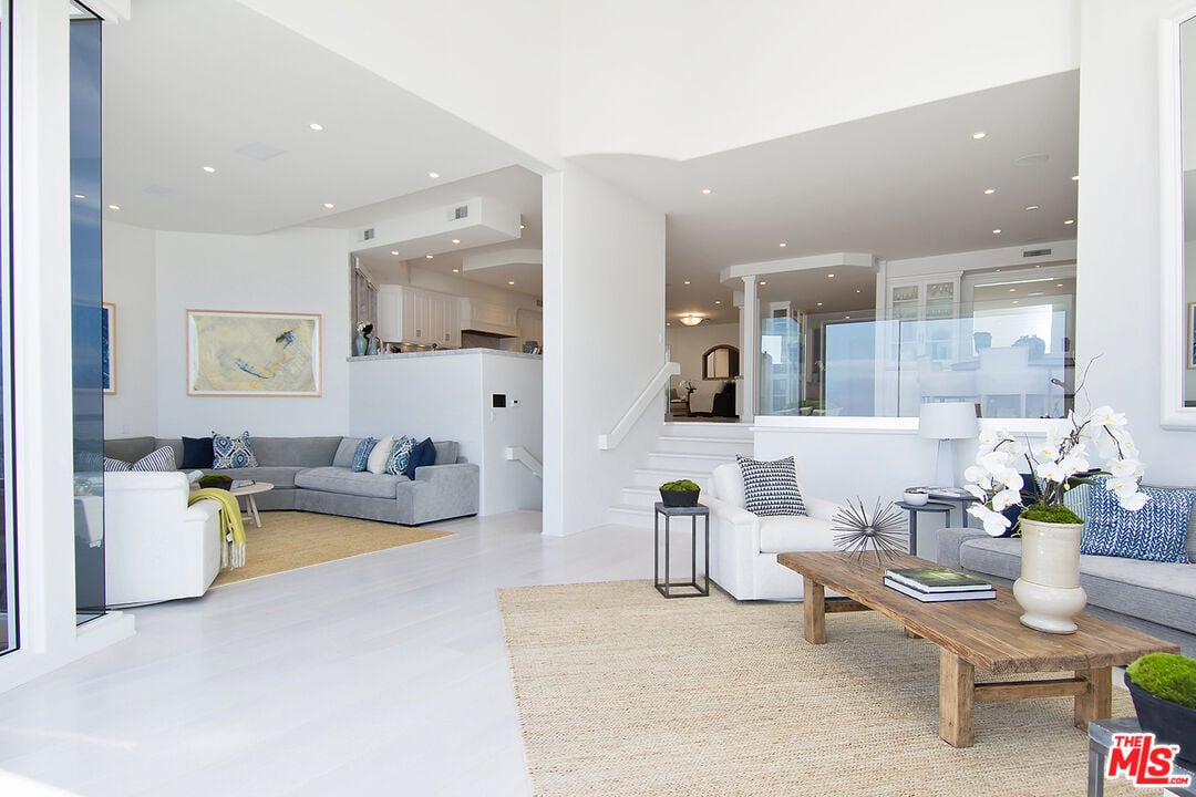 Solis Crest, Broad Beach Rd, 90265