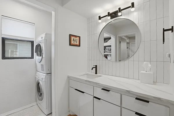 915 NW 7th St, #206