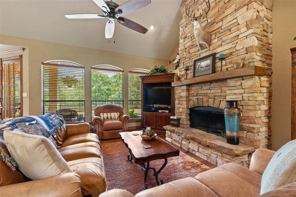 540 Walnut Dr Bellville, Tx 77418