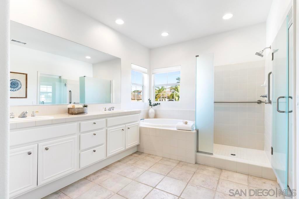 6579 Robinea Dr