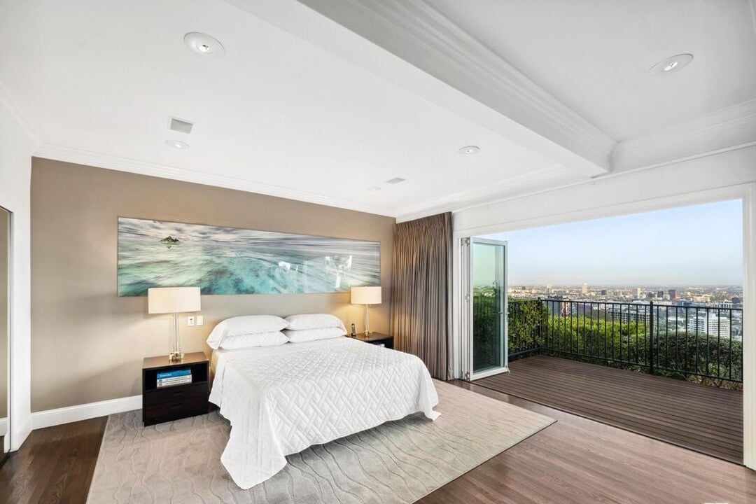 Sierra Mar Dr, 90069