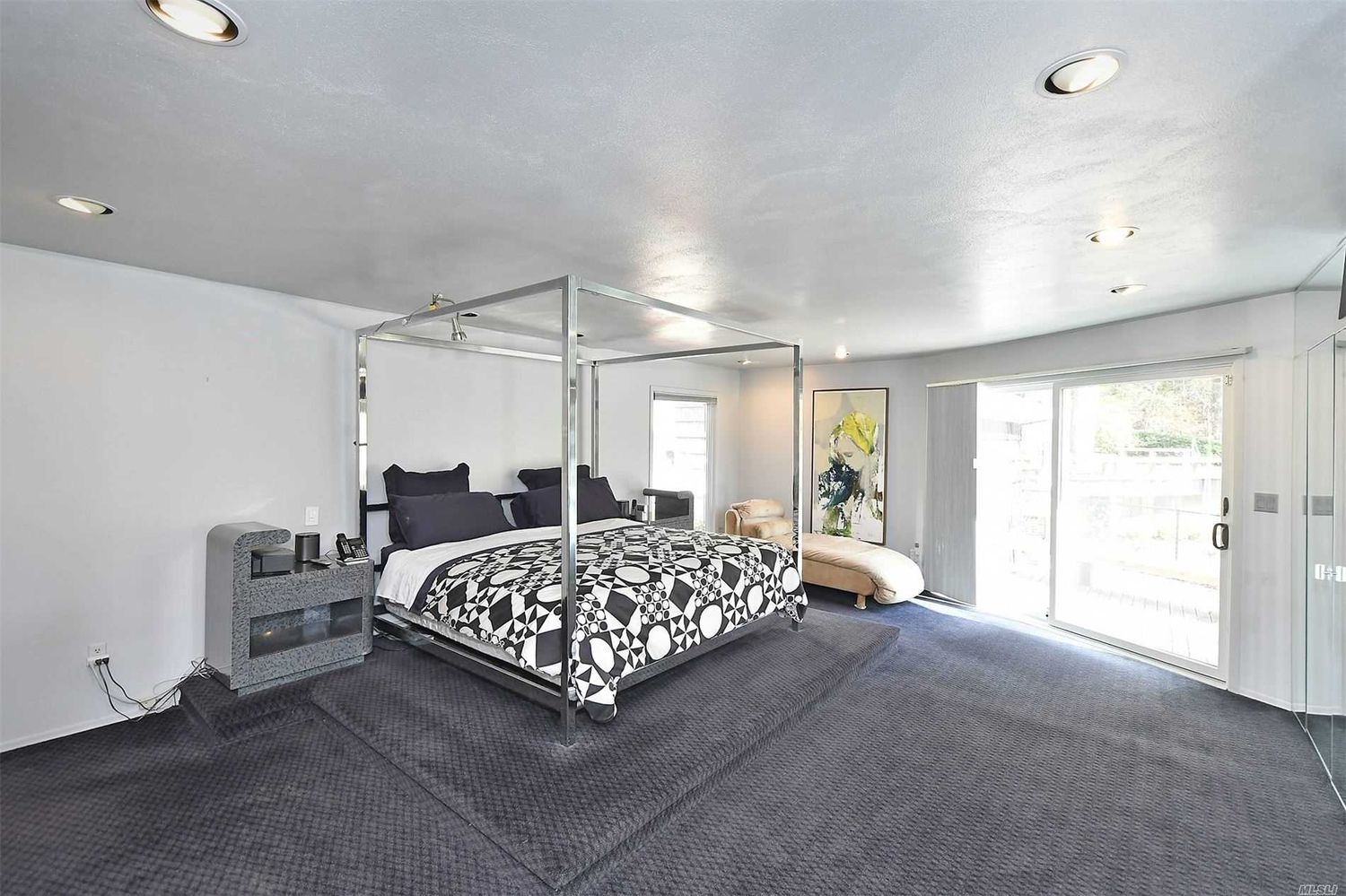15 Tuxedo Dr