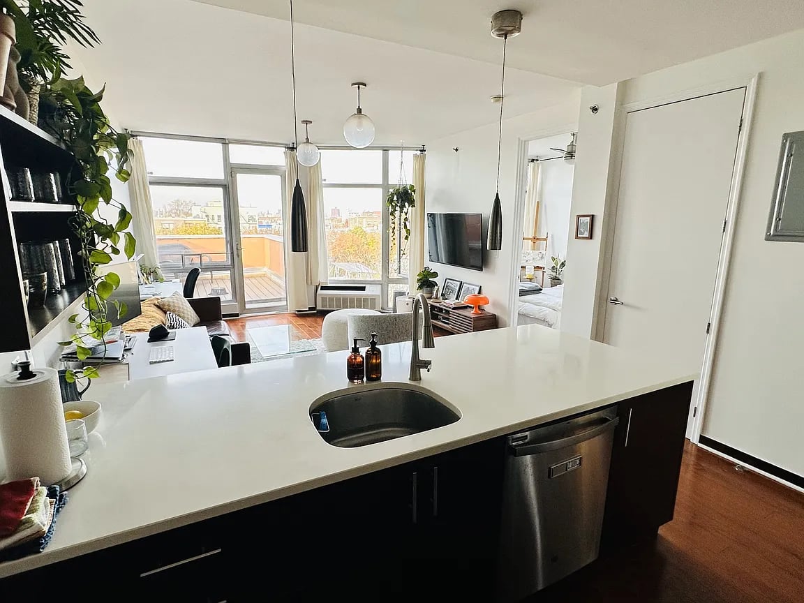 765 Park Place Unit: 5A+