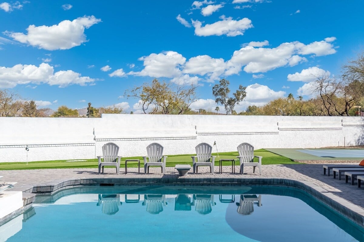 Phoenix Luxury! Pickleball | Free Heated Pool | Hot Tub