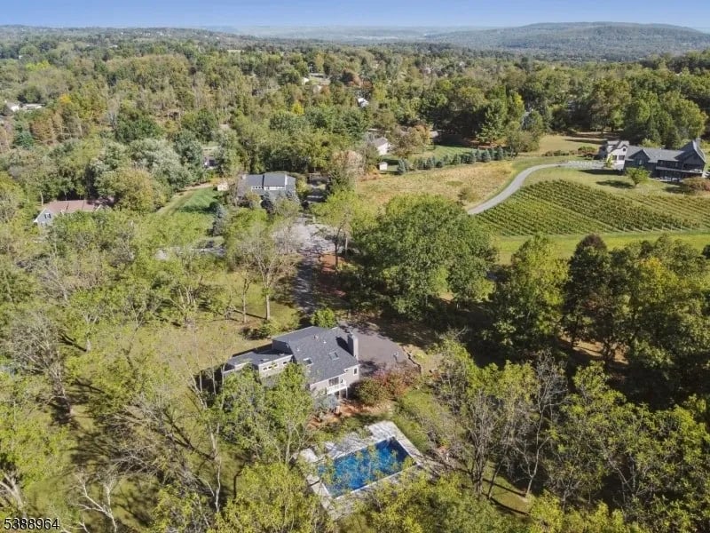 6 W View Dr