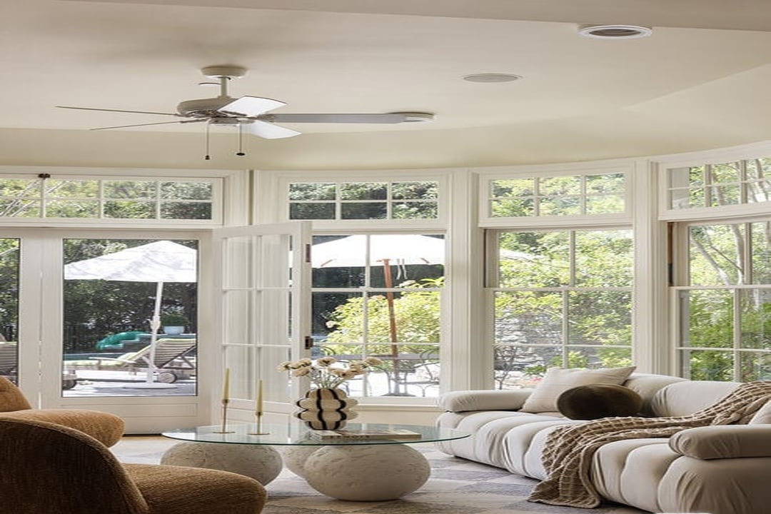 Mandeville Canyon Rd, 90049