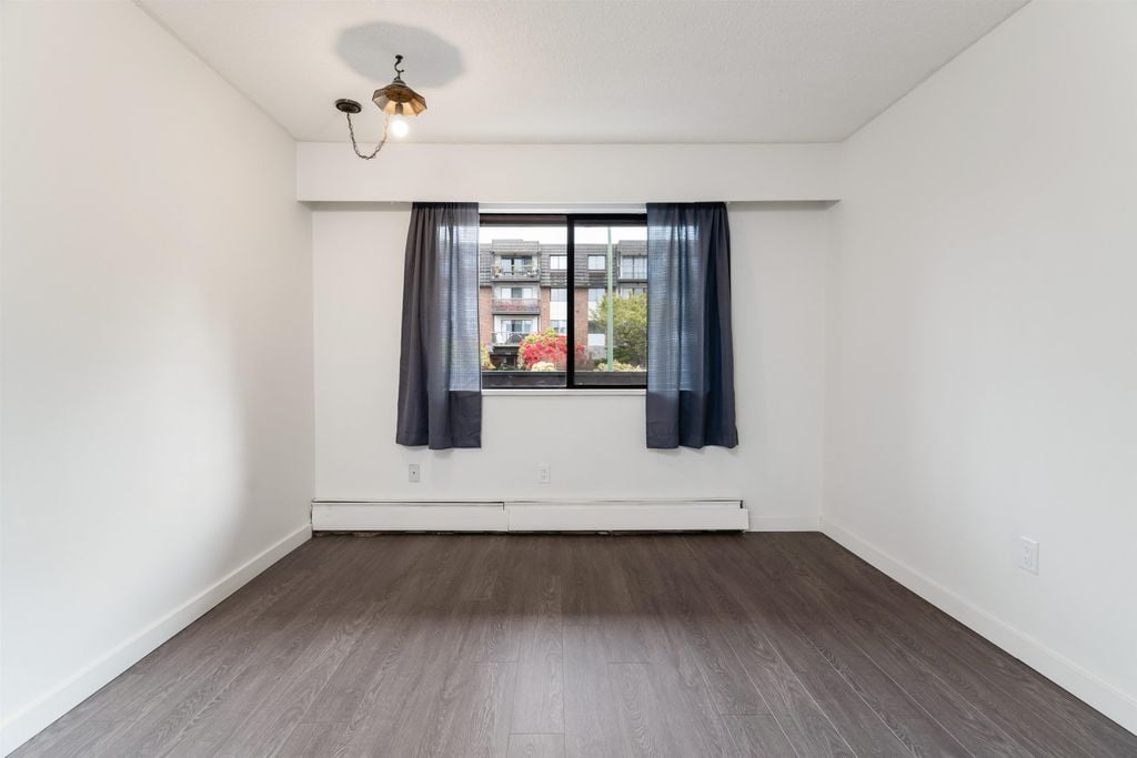 341 W 3rd St, #203
