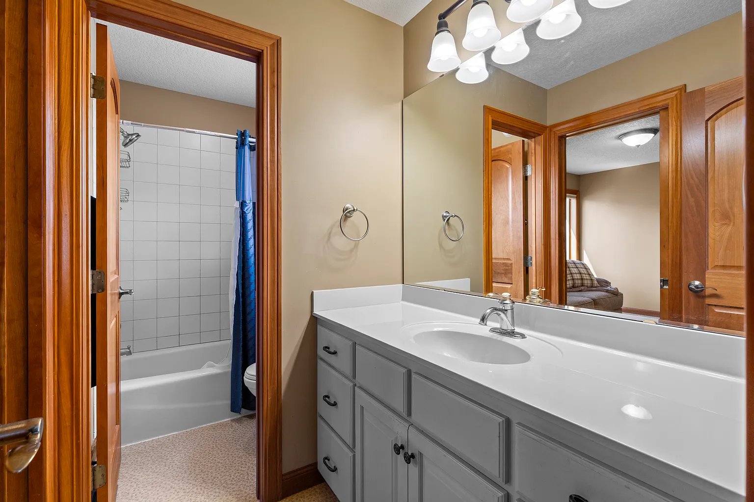 Hanson-Built Model Home on Quiet Cul-De-Sac