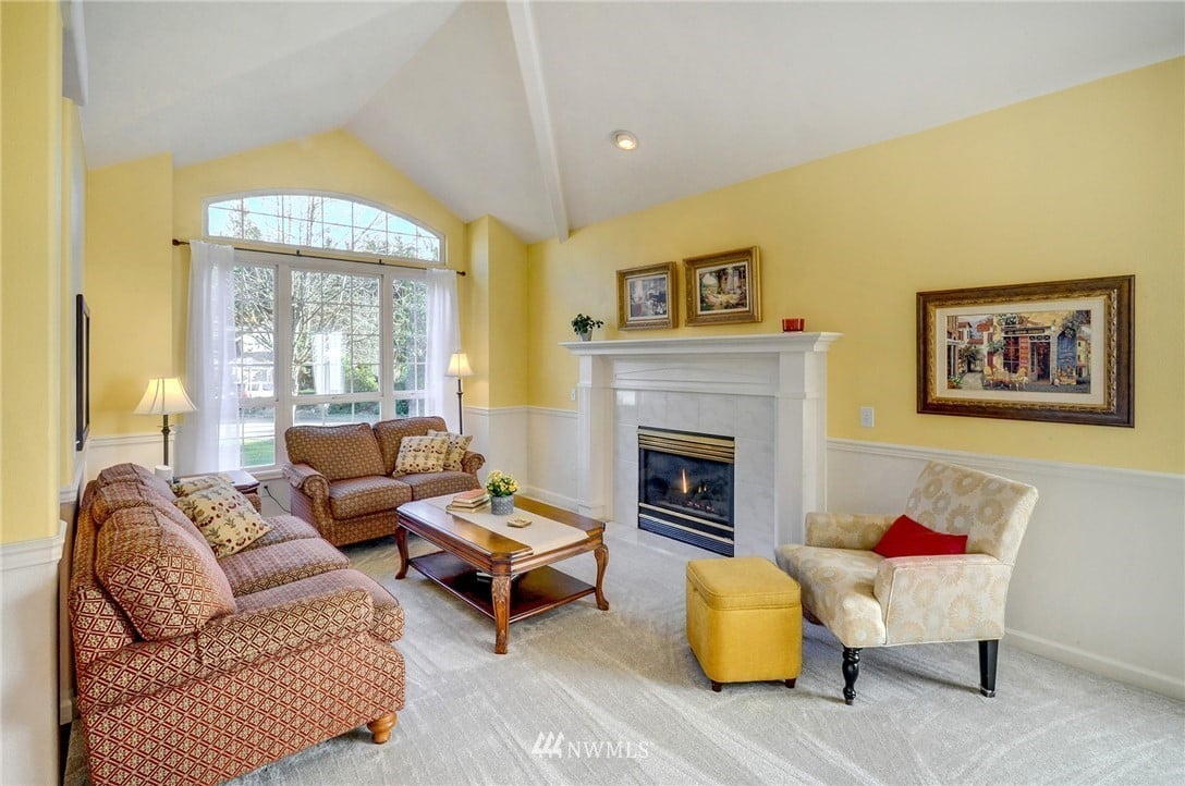 19218 Meridian Pl W