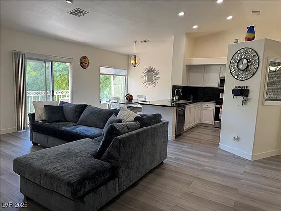 5000 Red Rock Unit: 240