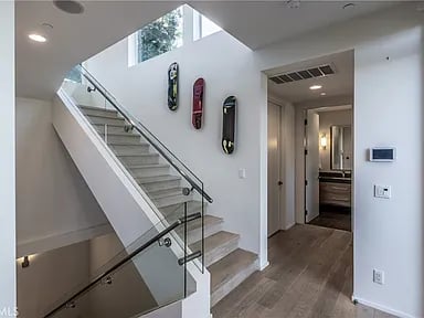 7350 Pacific View Dr