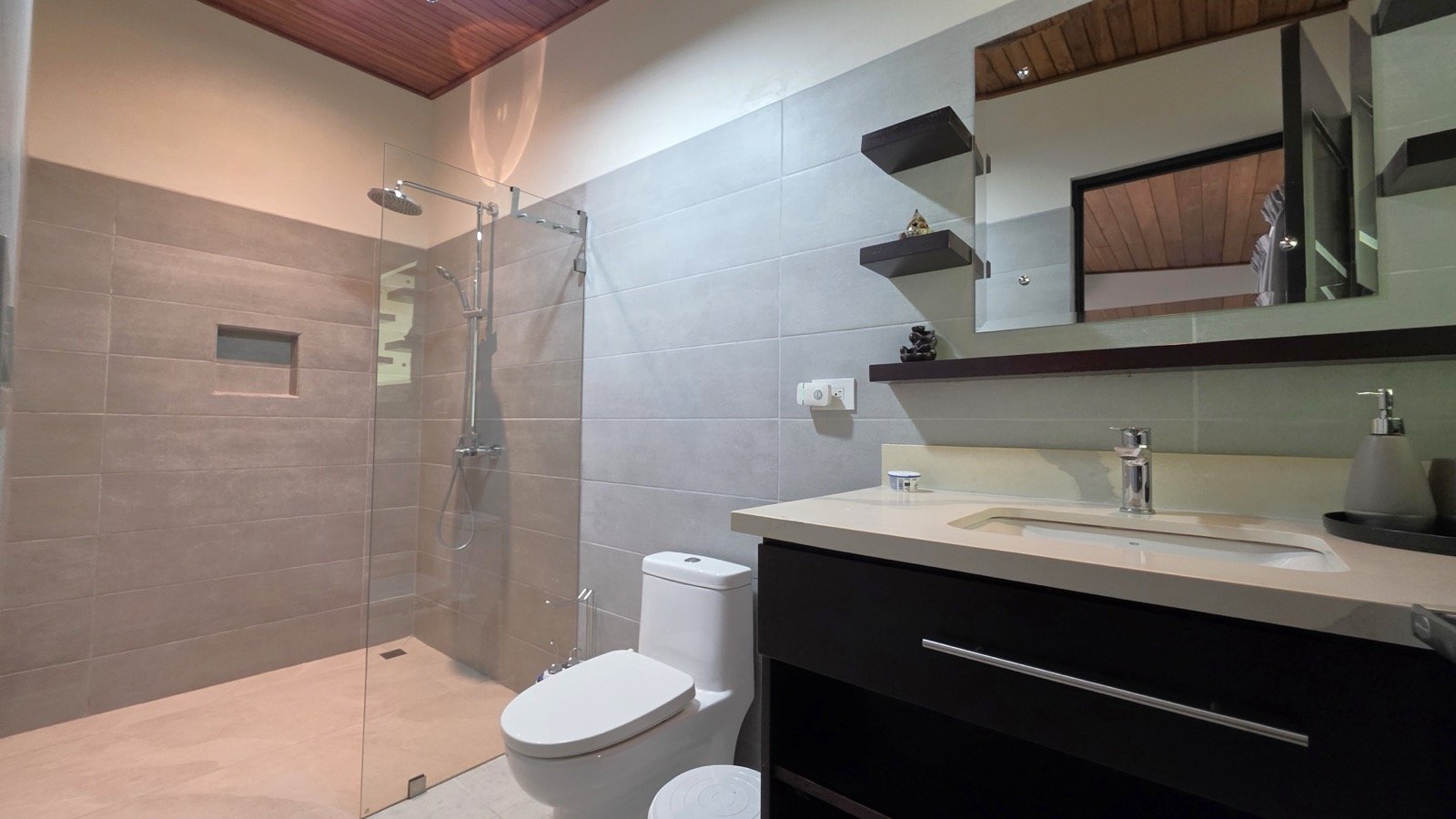 Refreshing Riverfront Retreat in Ojochal