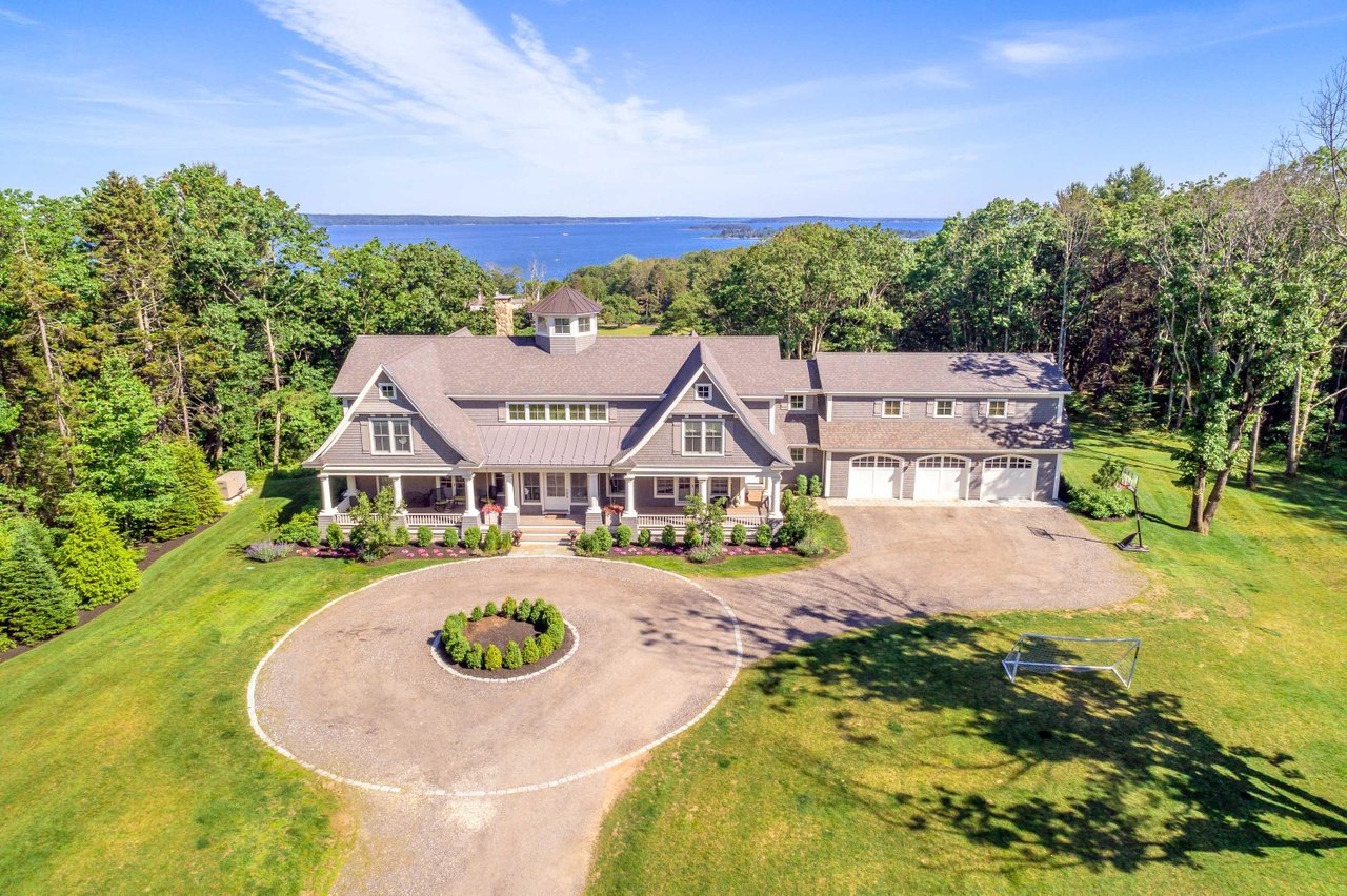 Home For Sale – 5 Overlook Drive, Cumberland