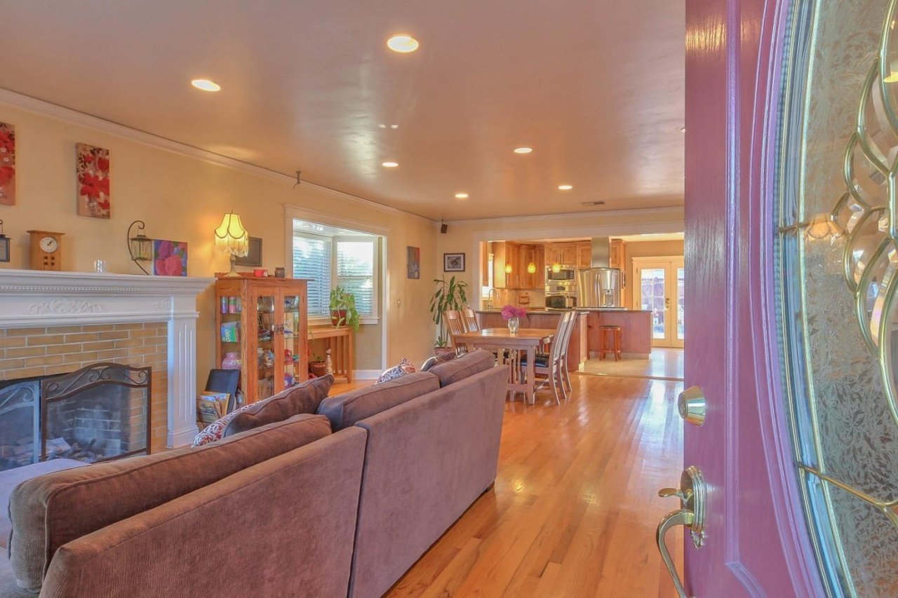 136 Clifford Ave