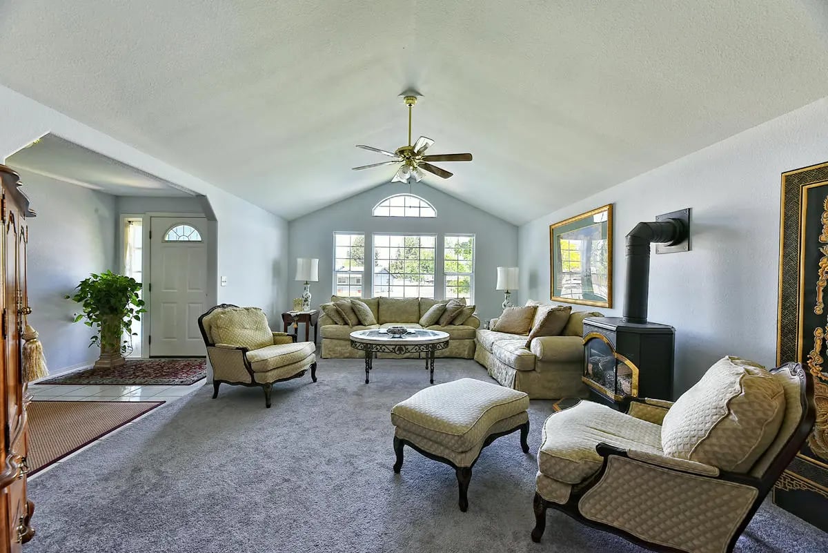1037 Archer Dr