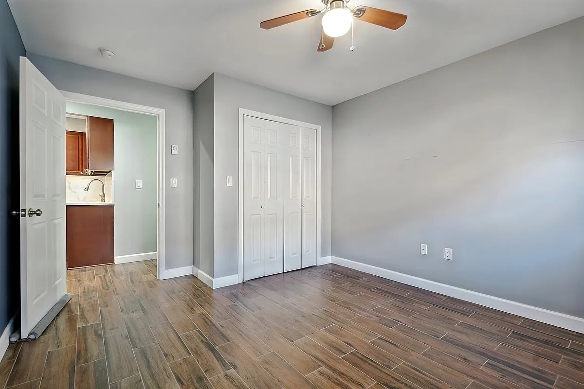 31-23 Crescent St #1D