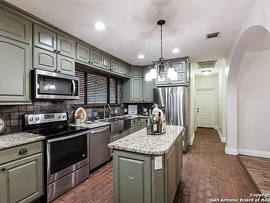 4802 View Dr