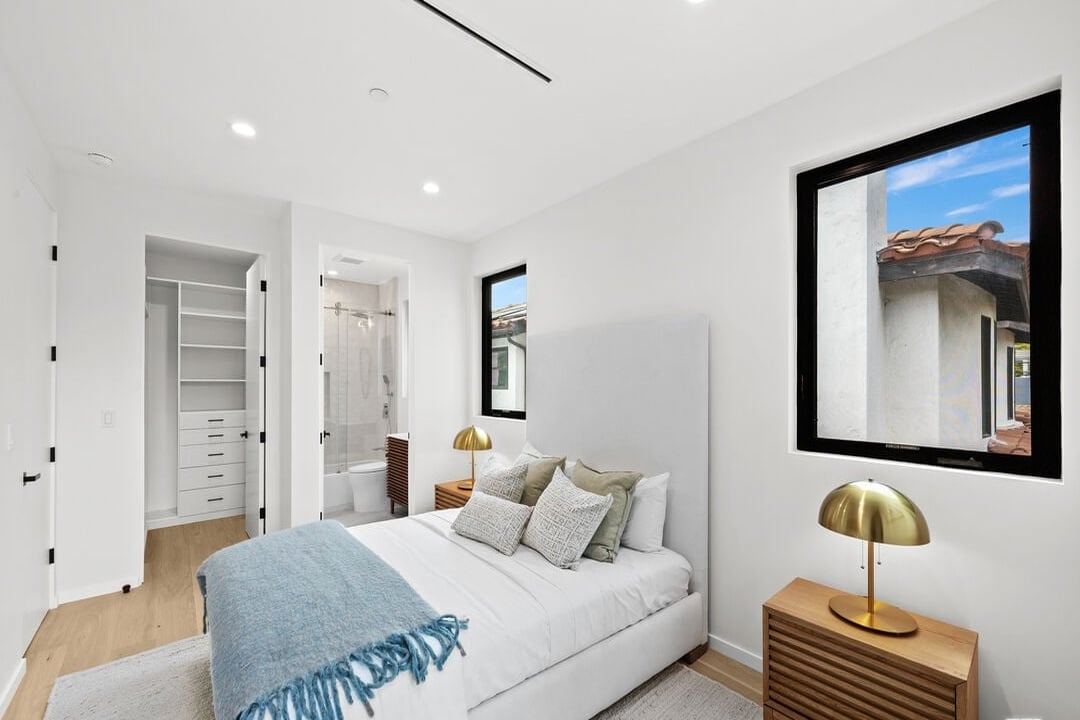 Castle Heights Pl, 90034